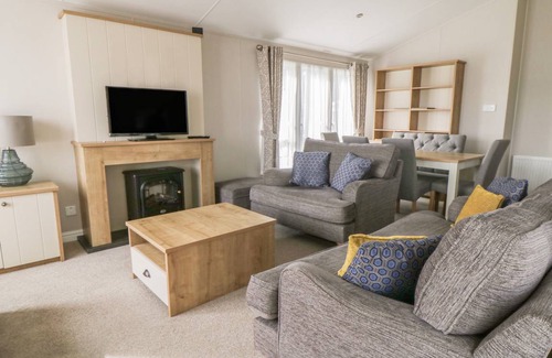 Cayton Bay Cottage | Cabin ∙ 3 bedrooms ∙ 8 guests