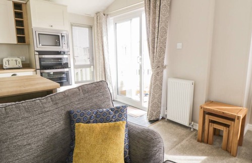 Cayton Bay Cottage | Cabin ∙ 3 bedrooms ∙ 8 guests