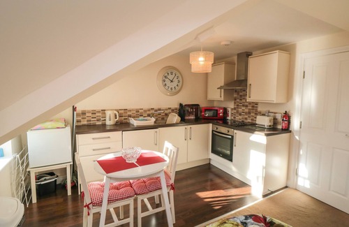 Scarborough Apartment | CARISBROOKE HOUSE, APARTMENT 6, with a garden in Scarborough