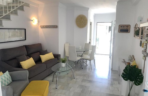 Urbanizacion Hacienda las Chapas House | Casa Hibiscus Marbella