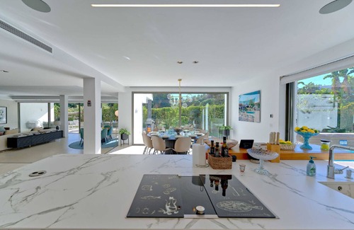 Puerto Banus Villa | Contemporary & Very Spacious Villa Puerto Banus