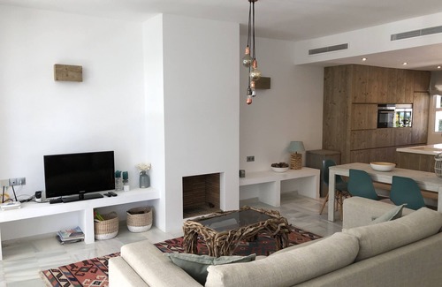 Marbella House | Cozy townhouse 300 meters from the most beautiful beach in Marbella free wifi