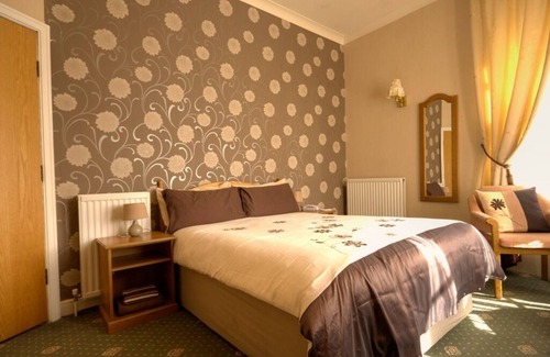 Scarborough City Centre House | Dickens Bar and Inn