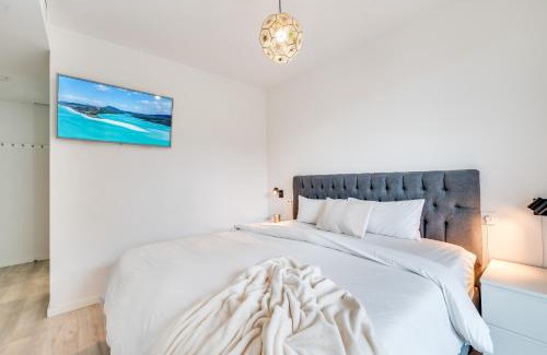 Nueva Andalucia Apartment | Elegant 2 BDRM Minimalist Apt w Pool & BBQ