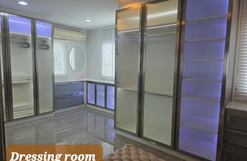 Nonthaburi House | Elegant 3 Bedrooms Home near MRT Central WestGate and Central WestVille 3 to 10 Min Drive