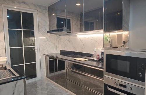 Nonthaburi House | Elegant 3 Bedrooms Home near MRT Central WestGate and Central WestVille 3 to 10 Min Drive