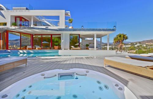 Nueva Andalucia Apartment | Extraordinary 7 BDRM Villa w Pool, Gym, Cinema