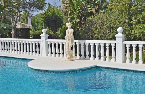 Marbella Villa | FABULOUS LUXURY VILLA 34121215 IN GOLF VALLEY, PRIVATE HEATED POOL, CLOSE PUERTO BANUS MARBELLA