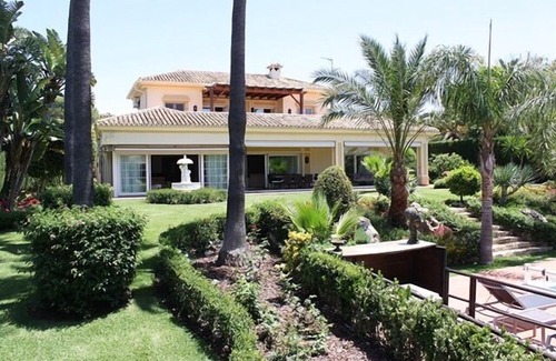 Urbanizacion Marbessa Villa | Fantastic villa in Marbesa directly on the beach