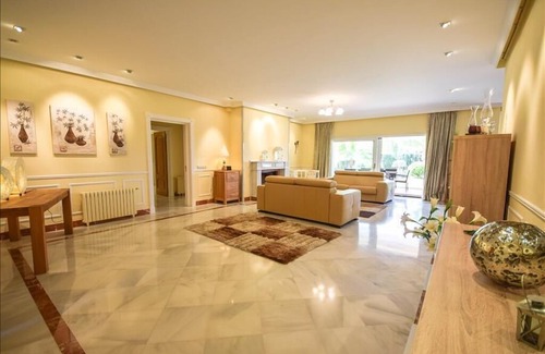Urbanizacion Marbessa Villa | Fantastic villa in Marbesa directly on the beach