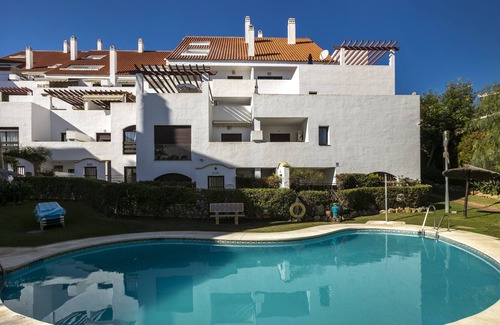 Nueva Andalucia Apartment | FIVE STAR 3 bedroom Apt in ideal location - RDR237