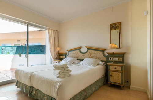 Golden Mile Apartment | Guadalpin Residences