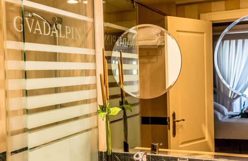 Golden Mile Hotel | Guadalpin Suites