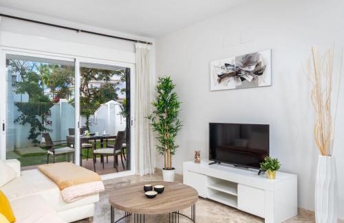 Marbella House | Holiday Home Los Naranjos Singles by Interhome