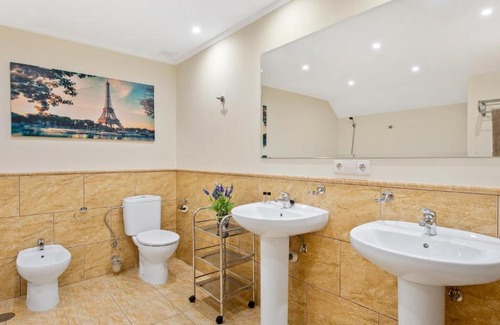 Puerto Banus Villa | HOLIDAY VILLA 34121803, WITH 4 BEDROOM, 2 PRIVATE POOLS, VILLA MARINA, BEACHSIDE PUERTO BANUS, MARBELLA FOR HOLIDAY RENTALS