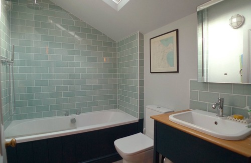 Scarborough House | KITTIWAKE COTTAGE, family friendly, with a garden in Scarborough