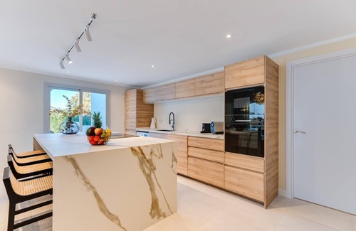 Nueva Andalucia Apartment | Las lolas : Top Located Apartment in Nueva Andalucia