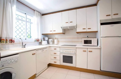 Marbella Apartment | Luxurious apartment 95m2 - Puerto Banus - 3 GOLF Nearby
