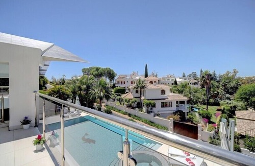 Nueva Andalucia Villa | Luxury Villa - Los Naranjos Golf Club