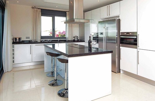Elviria Villa | Luxury villa with seaviews, games room and pool