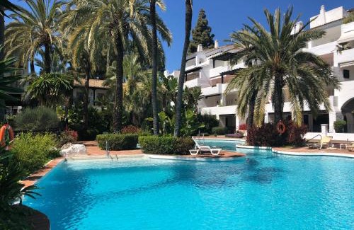 Golden Mile Apartment | Modern Apartment Puente Romano