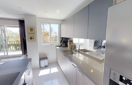 San Pedro de Alcantara Apartment | Modern Gated Apartment near Beach & Puerto Banus