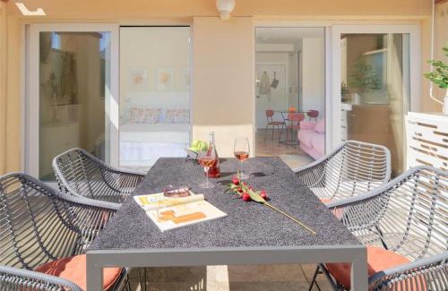 Nikki Beach Apartment | OleHolidays 422 Romana Playa junto a la playa
