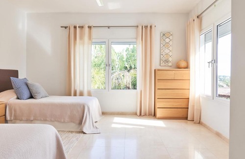 Urbanizacion el Rosario Villa | Sea view modern villa El Rosario Marbella