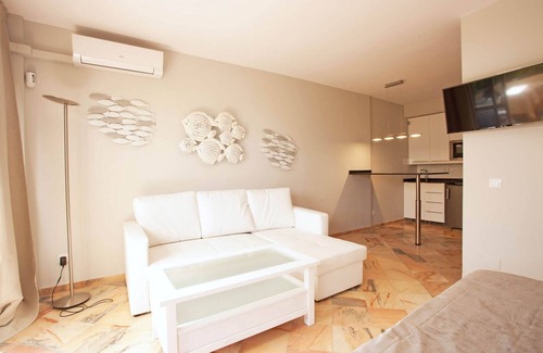 Nikki Beach Apartment | Studio in Marbella beachfront with pool