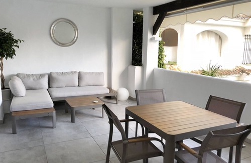 Marbella Apartment | Stylish 2 Bedroom Luxury Apartment in Naranjos Puerto Banus