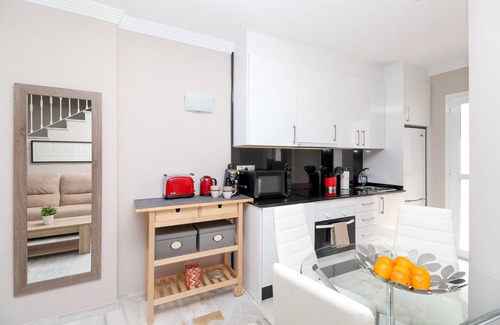 Urbanizacion Hacienda las Chapas House | Stylish townhouse - great resort facilities
