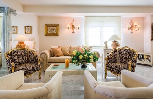 Puerto Banus Apartment | Superb Luxurious Apartment in Playa Del Duque, Puerto Banus