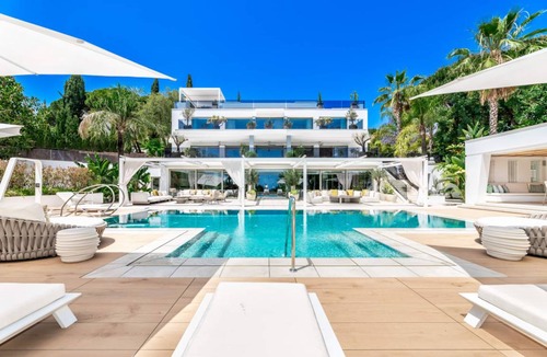 Marbella Villa | 1100 m² Villa ∙ 8 bedrooms ∙ 16 guests