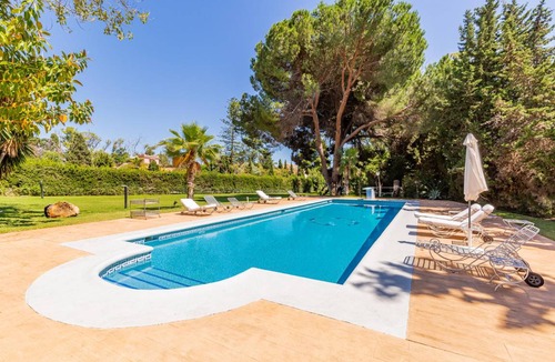 Guadalmina Villa | 1500 m² Villa ∙ 7 bedrooms ∙ 14 guests