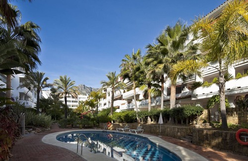 Golden Mile Apartment | 2 bedroom apartment for rent at Las Canas Beach, Marbella golden Mile