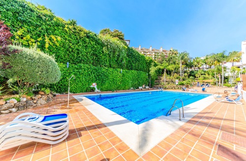Nueva Andalucia Apartment | 2 bedrooms, 2 bathrooms in gated community with pool, Marbella, Puerto Banus