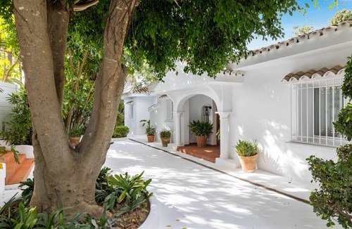 Urbanizacion Hacienda las Chapas Villa | 265 m² Villa ∙ 3 bedrooms ∙ 6 guests