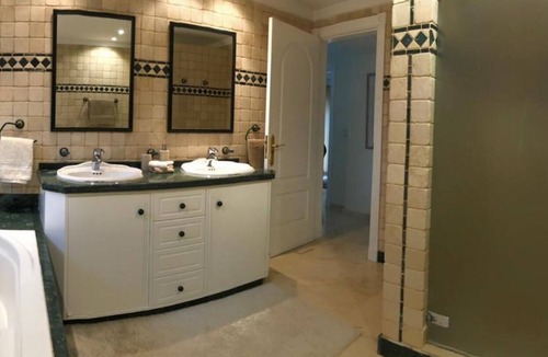 Urbanizacion Marbessa House | ✪ 3 Minutes WALK to the BEACH Luxurious villa. SEA VIEWS, area of Marbesa, Marbella!