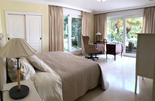 Urbanizacion Marbessa House | ✪ 3 Minutes WALK to the BEACH Luxurious villa. SEA VIEWS, area of Marbesa, Marbella!