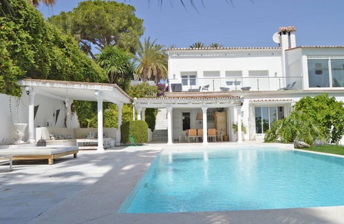 Nueva Andalucia Villa | 300 m² Villa ∙ 5 bedrooms ∙ 10 guests