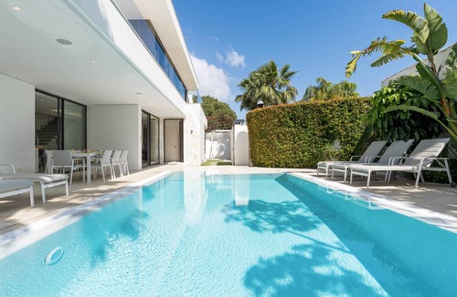 Golden Mile Villa | 300 m² Villa ∙ 5 bedrooms ∙ 10 guests