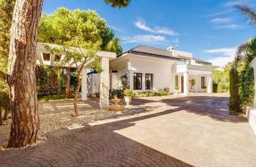 Urbanizacion Hacienda las Chapas Villa | 310 m² Villa ∙ 4 bedrooms ∙ 9 guests