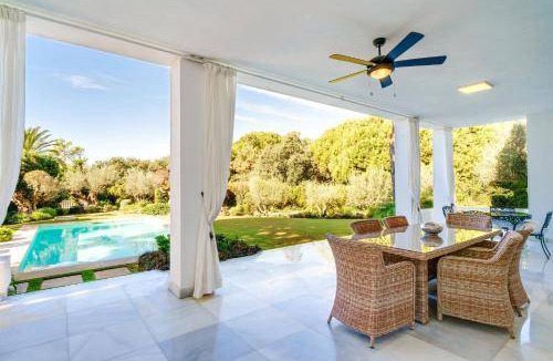 Urbanizacion Hacienda las Chapas Villa | 310 m² Villa ∙ 4 bedrooms ∙ 9 guests