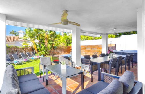 Golden Mile Villa | 350 m² Villa ∙ 7 bedrooms ∙ 15 guests