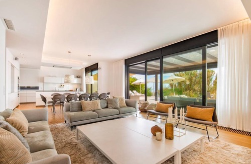 Urbanizacion Costabella Villa | 382 m² Villa ∙ 6 bedrooms ∙ 12 guests