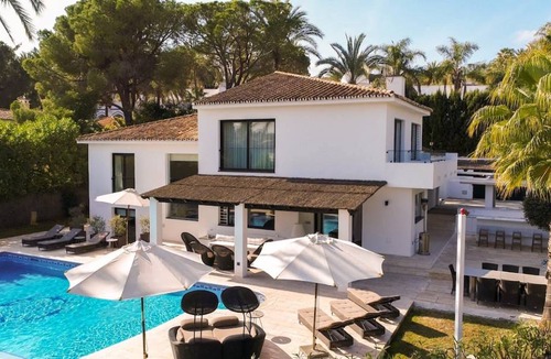 Nueva Andalucia Villa | 390 m² Villa ∙ 5 bedrooms ∙ 12 guests