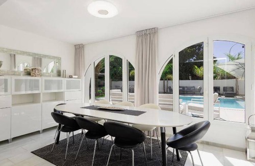 Urbanizacion Costabella House | 430 m² House ∙ 6 bedrooms ∙ 12 guests