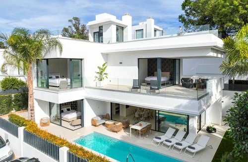 Golden Mile Villa | 434 m² Villa ∙ 4 bedrooms ∙ 10 guests