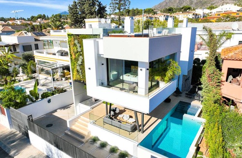 Golden Mile Villa | 447 m² Villa ∙ 4 bedrooms ∙ 8 guests