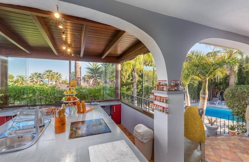 Nueva Andalucia House | 550 m² House ∙ 7 bedrooms ∙ 17 guests